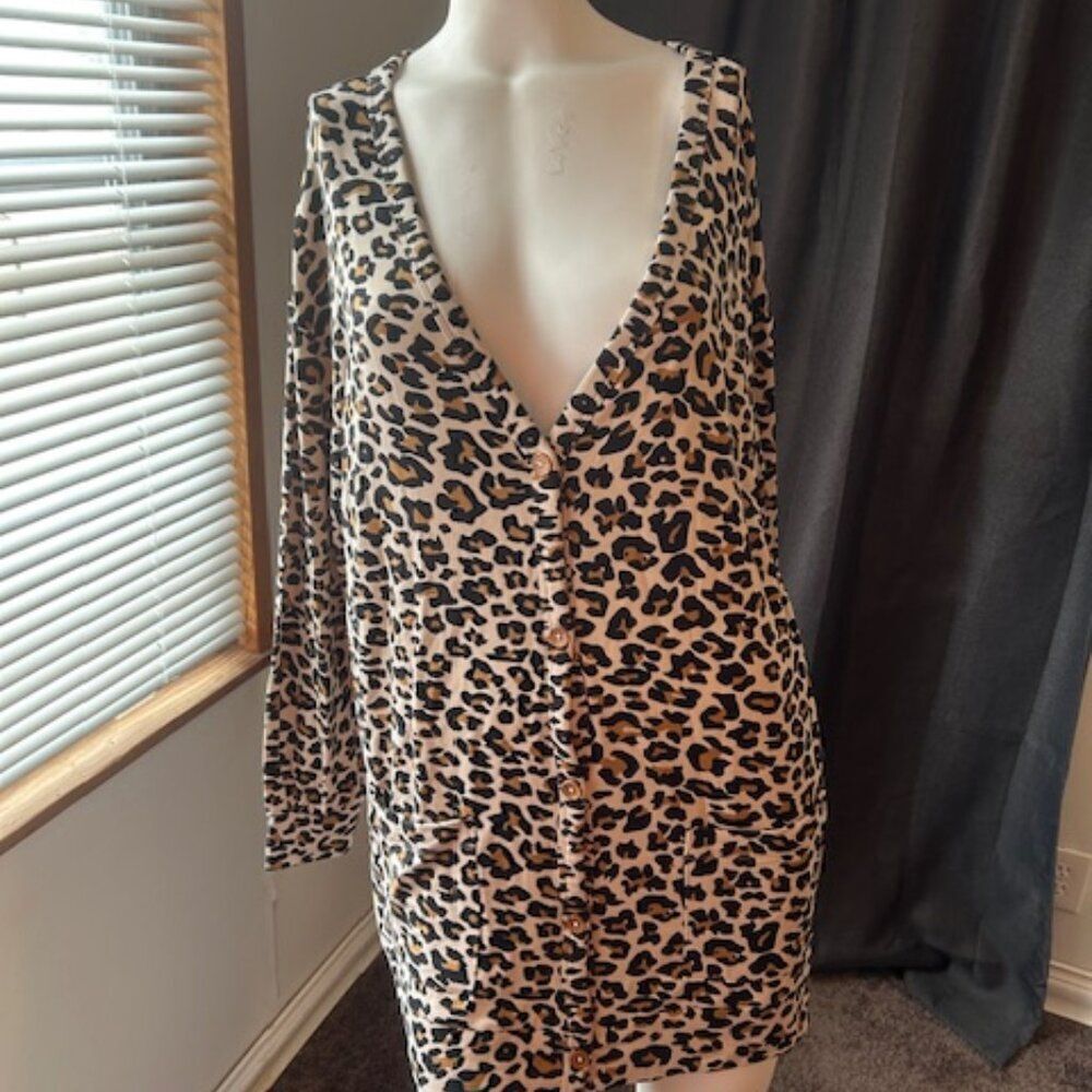 Posh Peanut Leopard print V-neck button down cardigan, size S/M